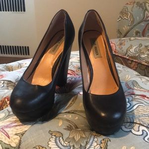 Steve Madden Black Pumps